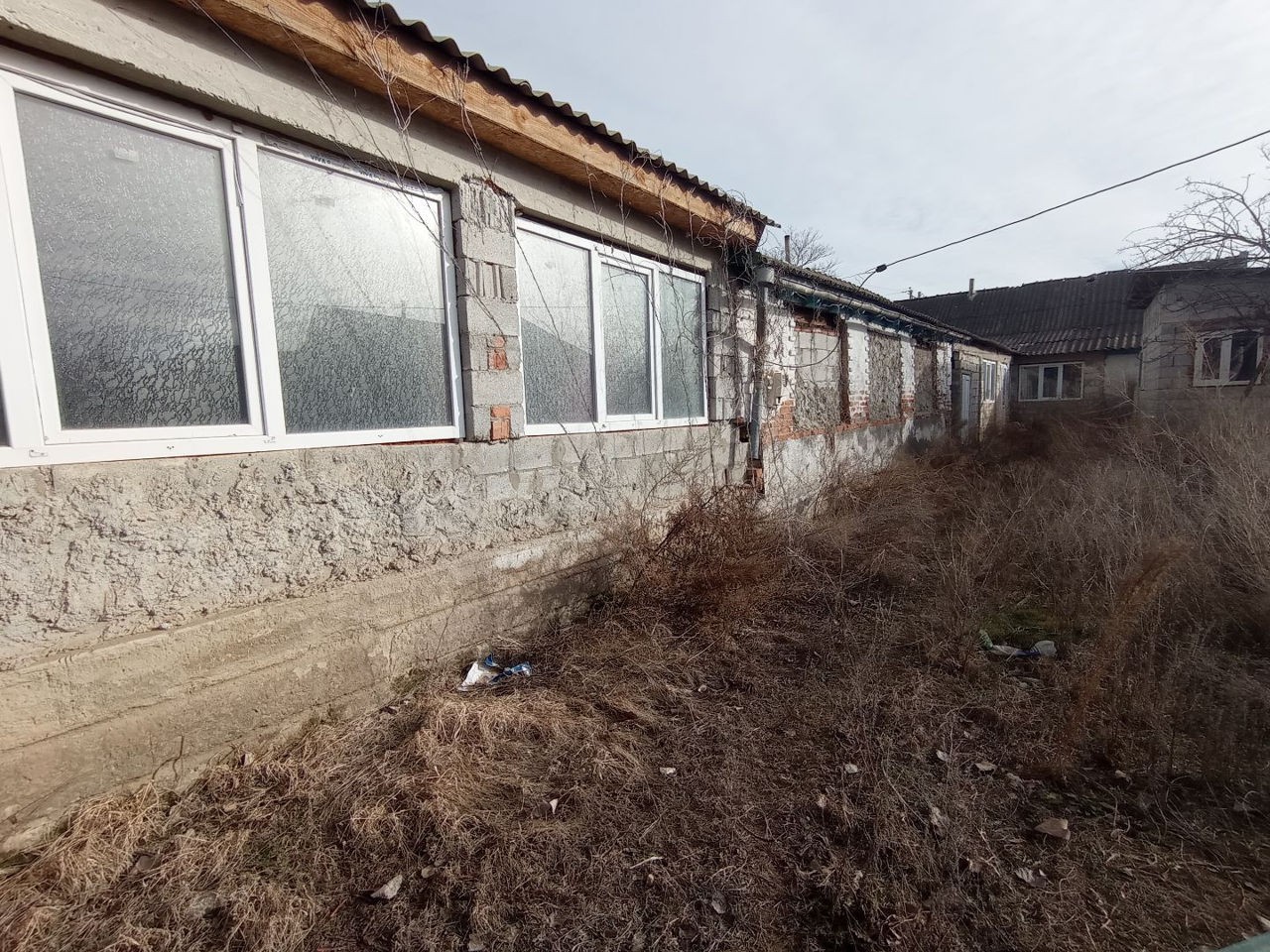 Casă cu spații comerciale